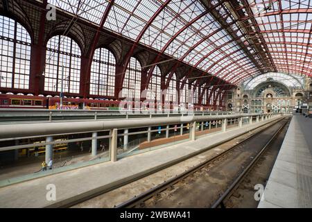 Bahnhof Antwerpen-Centraal, oberes Stockwerk, Koningin Astridplein, Antwerpen, Flandern, Belgien, Europa Stockfoto