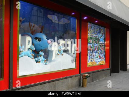 Weihnachten in New York City. Tiptoe, Rentier, in Macy's Herald Showcase Stockfoto