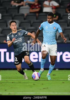 Parramatta, Australien. Januar 2024. Aidan Simmons (L) vom Western Sydney Wanderers FC und Léo Natel (R) vom Melbourne City FC wurden während der A-League Männer Saison 2023/24 in der Unite Round zwischen Melbourne City FC und Western Sydney Wanderers FC im CommBank Stadium gezeigt. Endergebnis: Western Sydney Wanderers 1:0 Melbourne City FC. Quelle: SOPA Images Limited/Alamy Live News Stockfoto