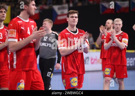 MÜNCHEN, Deutschland. , . Dänische Spieler feiern 25 Jørgensen, Lukas Lindhard während der Handball-Europameisterschaft der Männer, EHF EURO 2024, DÄNEMARK gegen TSCHECHIEN, im Olympiapark-Stadion auf 12. Januar in München (Foto: Arthur THILL/ATP Images) (THILL Arthur/ATP/SPP) Foto: SPP Sport Press Photo. /Alamy Live News Stockfoto