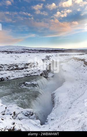 Gullfoss Wasserfall im Schnee im Winter befindet sich im Fluss Canyon Hvítá, Haukadalur, Südwest Island Stockfoto