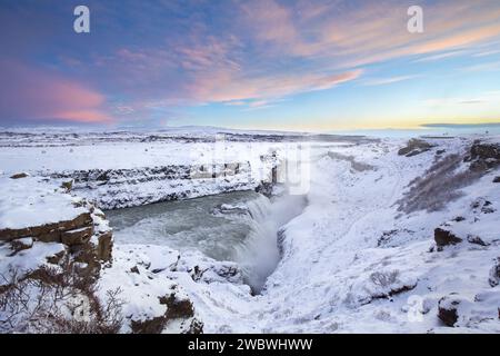 Gullfoss Wasserfall im Schnee im Winter befindet sich im Fluss Canyon Hvítá, Haukadalur, Südwest Island Stockfoto