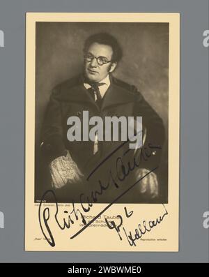 PortraT van de Tenor Richard Tauber, als Schubert in der Oper das Dreimäderlhaus, um 1930 - um 1940 Fotografie signiert. Berlin Baryta Paper. Tintengelatine Silberdruck / Stiftporträt des Opernsängers. Historische Personen Berlin Stockfoto