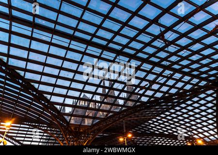 Kölner Hauptbahnhof, Glasdach, Kölner Dom, Köln, NRW, Deutschland, Stockfoto