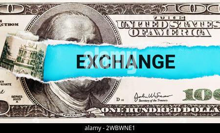 Austausch. Der Wortwechsel im Hintergrund des US-Dollars. Finanzmarkthandelsaktivität und Datenanalyse in der modernen Wirtschaft. Gerissen Stockfoto
