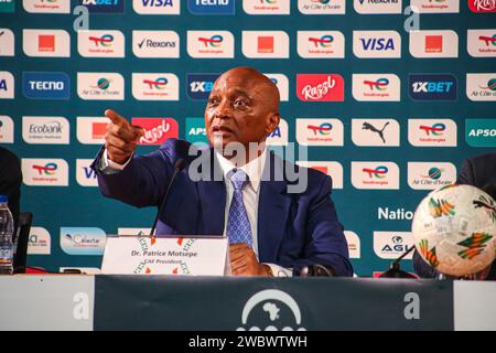 ABIDJAN, COTE D'IVORE - 12. JANUAR; Dr. Prince Motsepe, Präsident des Caf während der Pressekonferenz vor dem TotalEnergies Caf Africa Cup of Nation Stockfoto