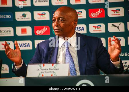 ABIDJAN, COTE D'IVORE - 12. JANUAR; Dr. Prince Motsepe, Präsident des Caf während der Pressekonferenz vor dem TotalEnergies Caf Africa Cup of Nation Stockfoto