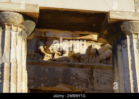 Säulen und Reliefs auf dem Tempel des Hephaistos oder Hephaisteion, auf dem alten Agora, oder Marktplatz in Athen, Griechenland Stockfoto