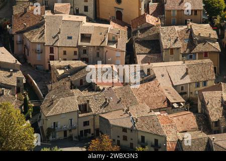 Die Dächer von Rémuzat, einem Dorf in den Baronnies provencales, Département Drôme, Südfrankreich Stockfoto