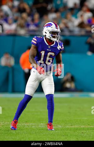 Trent Sherfield Sr. (16) steht am 7. Januar 2024 im Hard Rock Stadium in Miami Gardens, Florida, für den Snap an, während der NFL Regular Season zwischen den Buffalo Bills und den Miami Dolphins. Die Bills besiegten die Delfine mit 21:14. (Matt Patterson / Bild des Sports) Stockfoto