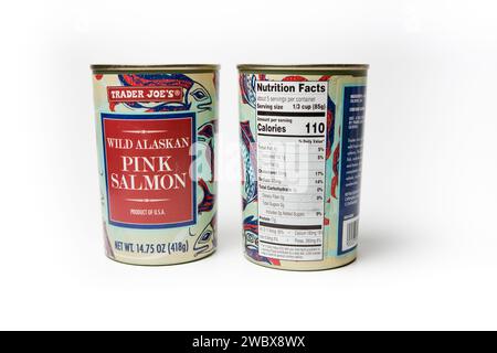 Trader Joes Canned Alaska Pink Lachs und Ernährung Fakten Etikett auf weißem Hintergrund Stockfoto