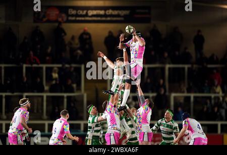 Sebastian de Chaves von Newcastle Falcons gewinnt den Line-Out-Ball während des EPCR Challenge Cup-Spiels in Kingston Park, Newcastle upon Tyne. Bilddatum: Freitag, 12. Januar 2024. Stockfoto