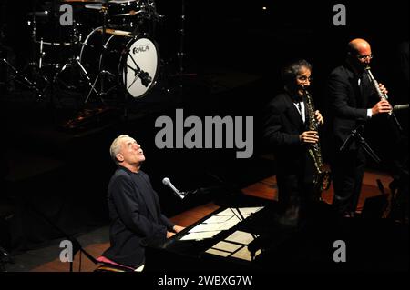 Mailand Italien 14. 10. 2008 : Paolo Conte, italienischer Sänger, während des Live-Konzerts im Smeraldo Theater Stockfoto