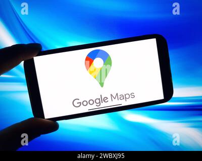 Konskie, Polen – 12. Januar 2024: Google Maps Logo wird auf dem Bildschirm des Mobiltelefons angezeigt Stockfoto