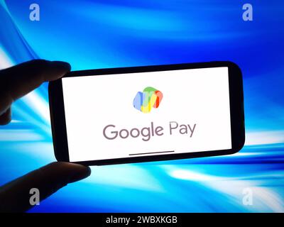 Konskie, Polen – 12. Januar 2024: Das Google Pay-Logo wird auf dem Bildschirm des Mobiltelefons angezeigt Stockfoto