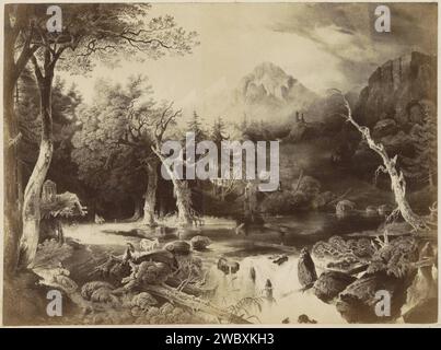 Fotoproduktion (vermutlich) eines Abdrucks einer Landschaft mit Bergen, Bäumen und einer Frau auf dem Wasser, ca. 1850 - ca. 1870 Fotografie Teil des Albums mit Fotos von Sehenswürdigkeiten und Landschaften in England und der Kunst. Englische Zeitung. Fotografische Unterstützung Albumendruck Wasserlauf (+ Landschaft mit Figuren, Personal) Stockfoto