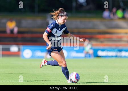 Sydney, Australien. Januar 2024. McKenzie Weinert von Melbourne Victory kontrolliert den Ball während des A-League Women RD12-Spiels zwischen Melbourne Victory und Perth Glory im Leichhardt Oval am 12. Januar 2024 in Sydney, Australien Credit: IOIO IMAGES/Alamy Live News Stockfoto