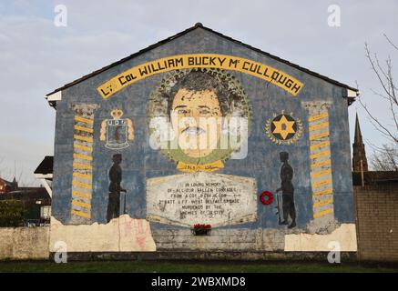 Wandgemälde für loyalistische Märtyrer, die in den Unruhen getötet wurden, in der Gegend von Shankill in Belfast, NI, Großbritannien Stockfoto