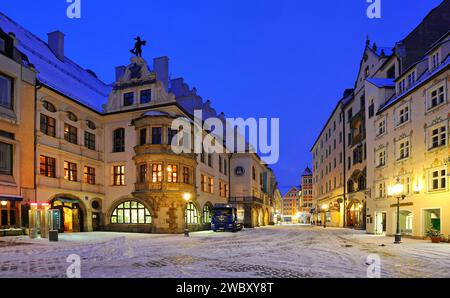 Taverne Hofbräuhaus am frühen Morgen, im Winter mit Schnee, München, Bayern, Deutschland Stockfoto