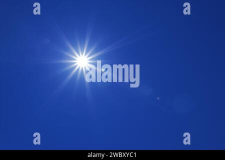 Sonne am blauen Himmel Stockfoto