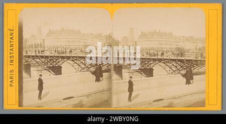 Blick auf die Pont des Arts in Paris, Adolphe Block, um 1850 - um 1880 Stereogramm Paris fotografische Unterstützung. Pappalbumendruck Brücke in der Stadt über Fluss, Kanal usw. Pont des Arts Stockfoto