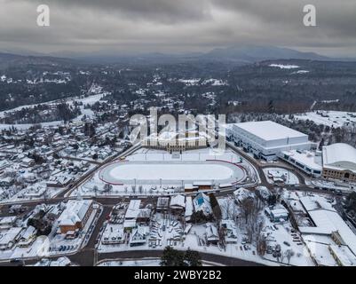 Nachmittags Winter Luftbild vom Dorf Lake Placid, New York. (01-05-2024) Stockfoto