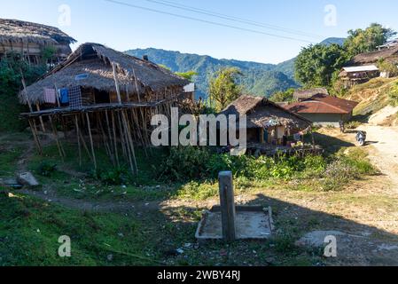 Traditionelle Bambushütten im Dorf Lazu, Arunachal Pradesh, Indien Stockfoto