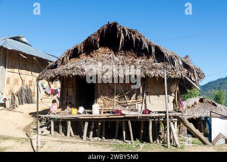 Traditionelle Bambushütte im Dorf Lazu, Arunachal Pradesh, Indien Stockfoto