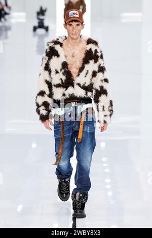 Mailand, Italien. Januar 2024. DSQUARED2 Herbst/Winter 2024-2025 Laufsteg während der Milan Fashion Week Herrenmode am 2024. Januar - Mailand; Italien 12/01/2024 Credit: dpa/Alamy Live News Stockfoto