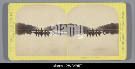 Apollovijver im Garten von Versailles, Ernest Eléonor Pierre Lamy, ca. 1860 - ca. 1880 Stereograph Garten von Versailles Karton. Fotografischer Trägeralbumendruck Zierbrunnen Garten von Versailles Stockfoto