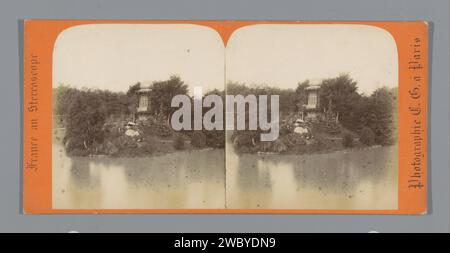 Blick auf einen Stand im Bois de Boulogne in Paris, Charles Gérard, um 1850 - um 1875 Stereogramm Bois de Boulogne Karton. Fotounterstützung Albumendruck Buchstand, Kiosk. fluss Bois de Boulogne Stockfoto