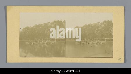 Apollovijver in den Gärten von Versailles, Anonym, um 1850 - um 1875 Stereograph Garten von Versailles Karton. Fotomaterial mit Albumendruck im Gartenbrunnen. (Geschichte) Apollo (Phoebus). Skulptur Apollo Becken Stockfoto