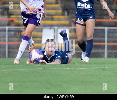 Oval. Lilyfield. Sydney. Australien 12.01.2024, Melbourne Victory Verteidiger Sara D'Appolonia trifft das Terrain. Perth Glory gegen Melbourne Victory. Liberty A League. Unity Round. Leichardt Oval. Lilyfield. Sydney. Australien (Joe Serci/SPP) Credit: SPP Sport Press Photo. /Alamy Live News Stockfoto