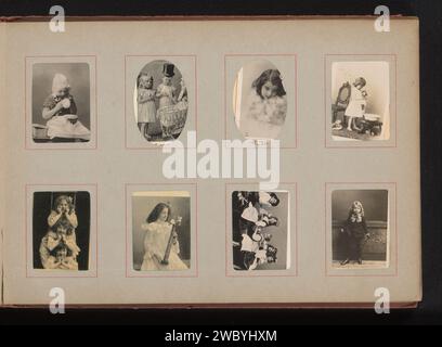 Kinderporträts, Anonym, 1890 - 1900 fotomechanischer Druck acht Kinderporträts, darunter ein Gruppenporträt mit fünf Mädchen. Diese Seite ist Teil eines Albums. Unterstützung für Fotos. Papier. Pappkollotype / Gelatine Silber Print Mädchen (Kind zwischen Kleinkind und Jugend). Anonyme historische Personen, die in einer Gruppe dargestellt werden, in einem Gruppenporträt Stockfoto