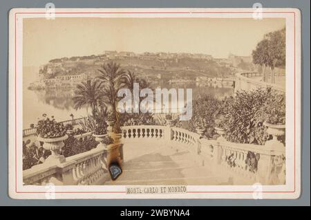 Blick auf Monte-Carlo, Anonym, 1870 - 1900 Foto. Schrankfoto Monaco Pappe. Fotounterstützung Albumenkai. Stadtblick im Allgemeinen; 'Veduta' Montecarlo Stockfoto