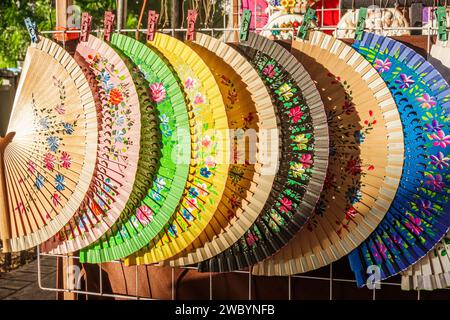 Merida Mexico, Centro historico Central Historico Central Historico, öffentlicher Park, Plaza Grande Principal de Merida, zusammenklappbarer Handheld-Fan-Straßenverkäufer, Stockfoto