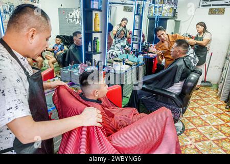 Merida Mexico, Centro Historico Central Historico Central Historico, Friseursalon Friseur, der Friseur, der Friseur, Mann Männer männlich, Frau Frauen weiblich, Erwachsene Stockfoto