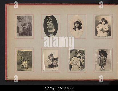 Kinderporträts, Anonym, 1890 - 1900 fotomechanischer Druck acht Kinderporträts, darunter ein Mädchen in traditionellen Kostümen und ein Mädchen mit einem Regenschirm. Diese Seite ist Teil eines Albums. Unterstützung für Fotos. Papier. Pappkollotypenmädchen (Kind zwischen Kleinkind und Jugend). Volkstracht, regionale Tracht. Regenschirm Stockfoto