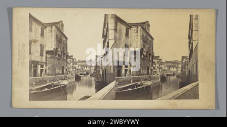 Blick auf Rio dei Carmini in Venedig, Antonio Perini, ca. 1850 - Stereogramm ab 1879 Blick auf Rio Dei Carmini, von der Chiesa dell 'Angelo Raffaele in Richtung Fondamenta Briati. Venezianische Pappe. Fotografischer Trägeralbumendruckkanal. Fassade (von Haus oder Gebäude) Venedig Stockfoto