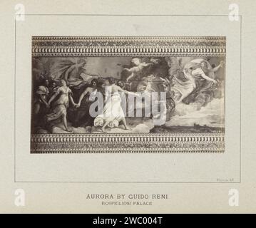 Fotoproduktion eines Freskos von Guido Reni, Repräsentant Aurora, Anonym, nach Guido Reni, ca. 1860 - ca. 1900 Fotografie Teil des Fotoalbums mit Aufnahmen von Sehenswürdigkeiten und Kunstwerken in Rom. Rom fotografischer Support Albumenabdruck Personifikation des morgens, „Aurora“; „Aurora“ (Ripa) Stockfoto
