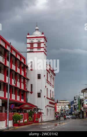 George Town, Penang, Malaysia - 10. Januar 2024: Gebäude der Feuerwache in George Town, Penang, Malaysia. Stockfoto