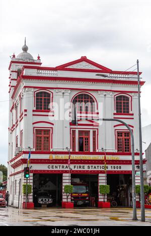 George Town, Penang, Malaysia - 10. Januar 2024: Gebäude der Feuerwache in George Town, Penang, Malaysia. Stockfoto