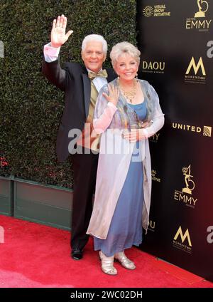 Pasadena, USA. Januar 2024. Der legendäre Seifenschauspieler Bill Hayes, 98, starb am 12. Januar 2024.----------------------------------------------------------------------------------- Bill Hayes & Susan Seaforth Hayes 45. Annual Daytime Emmy Awards – Ankunft im Pasadena Civic Center am 29. April 2018. © Steven Bergman/AFF-USA.com Credit: AFF/Alamy Live News Stockfoto