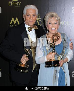 Pasadena, USA. Januar 2024. Der legendäre Seifenschauspieler Bill Hayes, 98, starb am 12. Januar 2024.----------------------------------------------------------------------------------- Bill Hayes & Susan Seaforth Hayes 45. Annual Daytime Emmy Awards - Presseraum, der am 29. April 2018 im Pasadena Civic Center stattfand. © Steven Bergman/AFF-USA.com Credit: AFF/Alamy Live News Stockfoto