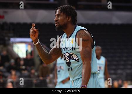 London Ontario Kanada, 11. Januar 2024. Die London Lightning besiegen die Montreal Toundra 122-116 in der BSL. Brandon Beloti (4) von Montreal Toundra. Lu Stockfoto