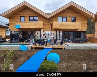 Kreischberg, Murau, Steiermark, Österreich: Tag der offenen Tür, Eröffnung Almdorfbau, Chalets Kreischberg Lodges, Bauer Teppich, Empfang Kreischberg *** Kreischberg, Murau, Steiermark, Österreich Tag der offenen Tür, Eröffnung des Almdorfbaus, Chalets Kreischberg Lodges, Bauernteppich, Rezeption Kreischberg Stockfoto