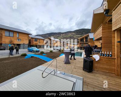 Kreischberg, Murau, Steiermark, Österreich: Tag der offenen Tür, Eröffnung Almdorfbau, Chalets Kreischberg Lodges, Bauer Teppich, Empfang Kreischberg *** Kreischberg, Murau, Steiermark, Österreich Tag der offenen Tür, Eröffnung des Almdorfbaus, Chalets Kreischberg Lodges, Bauernteppich, Rezeption Kreischberg Stockfoto