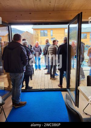 Kreischberg, Murau, Steiermark, Österreich: Tag der offenen Tür, Eröffnung Almdorfbau, Chalets Kreischberg Lodges, Bauer Teppich, Empfang Kreischberg *** Kreischberg, Murau, Steiermark, Österreich Tag der offenen Tür, Eröffnung des Almdorfbaus, Chalets Kreischberg Lodges, Bauernteppich, Rezeption Kreischberg Stockfoto