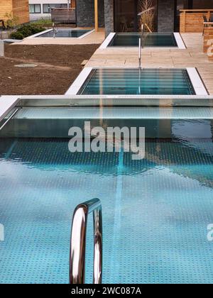 Kreischberg, Murau, Steiermark, Österreich: Tag der offenen Tür, Eröffnung Almdorfbau, Chalets Kreischberg Lodges, Bauer Teppich, Empfang Kreischberg *** Kreischberg, Murau, Steiermark, Österreich Tag der offenen Tür, Eröffnung des Almdorfbaus, Chalets Kreischberg Lodges, Bauernteppich, Rezeption Kreischberg Stockfoto