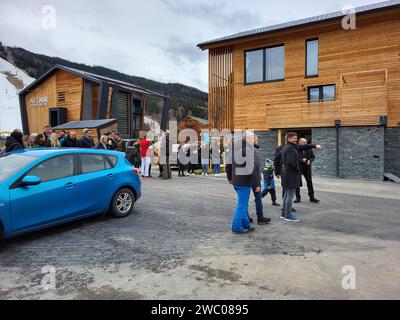 Kreischberg, Murau, Steiermark, Österreich: Tag der offenen Tür, Eröffnung Almdorfbau, Chalets Kreischberg Lodges, Bauer Teppich, Empfang Kreischberg *** Kreischberg, Murau, Steiermark, Österreich Tag der offenen Tür, Eröffnung des Almdorfbaus, Chalets Kreischberg Lodges, Bauernteppich, Rezeption Kreischberg Stockfoto